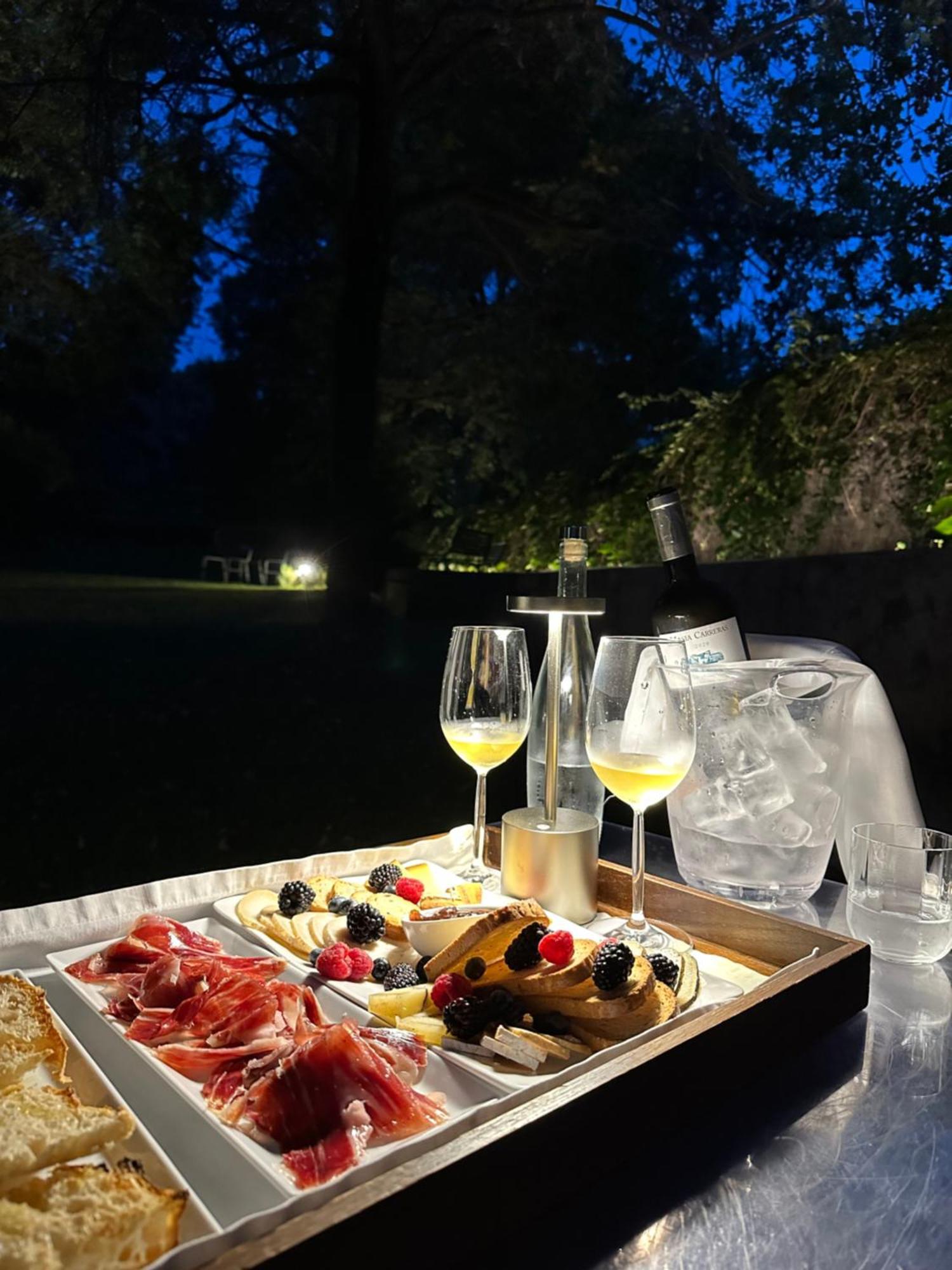 Hostal Les Cols Pavellons Olot Exterior foto